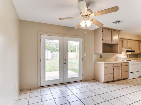 809 NW 22nd St, Moore, OK 73160 photo 5