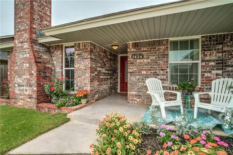 1424 Eagle Dr, Moore, OK 73160 photo 2