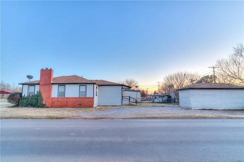1329 N Willard St, Altus, OK 73521 photo 2