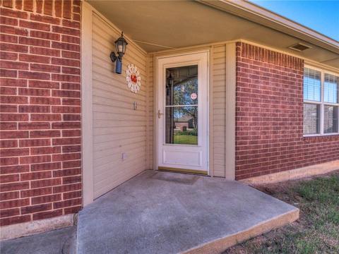 4105 Applegate Dr, Moore, OK 73160 photo 4