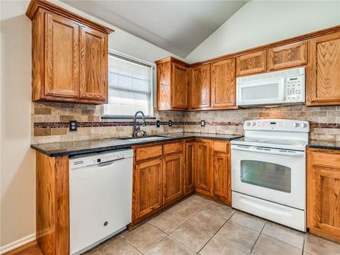 4105 Applegate Dr, Moore, OK 73160 photo 12