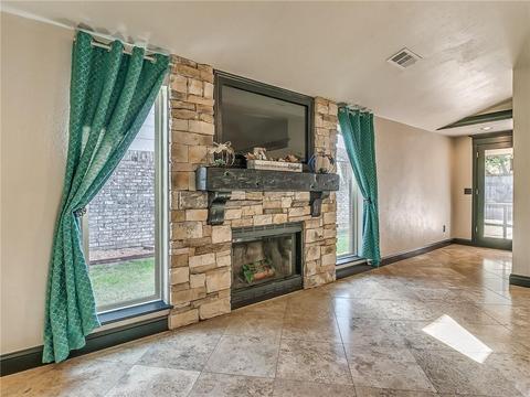 2125 Westmore Dr, Moore, OK 73170 photo 4