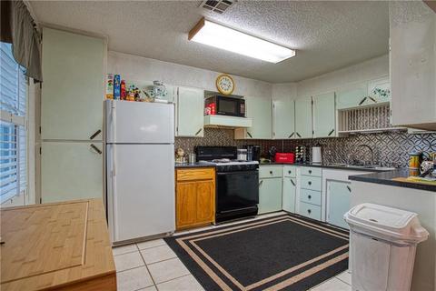 715 E Cypress St, Altus, OK 73521 photo 8