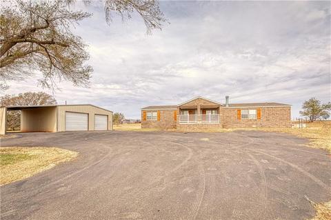 512 E 1st St, Foss, OK 73647 photo 1