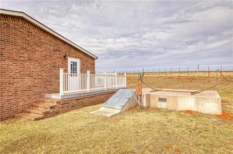 512 E 1st St, Foss, OK 73647 photo 2