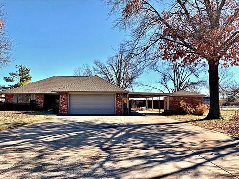 109 Christopher Dr, Chickasha, OK 73018 photo 1