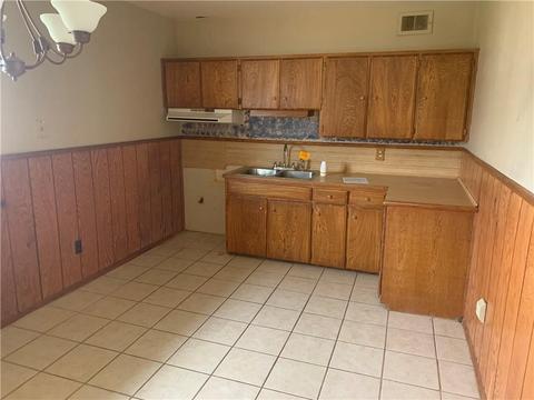 905 Denise, Altus, OK 73521 photo 2