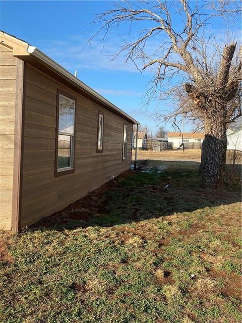 106 E Second St, Leedey, OK 73654 photo 4