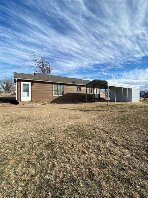 106 E Second St, Leedey, OK 73654 photo 2