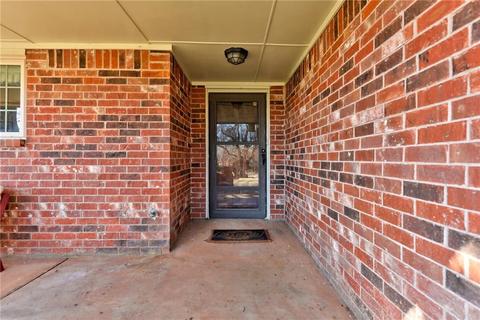 913 S Dobbs Rd, Harrah, OK 73045 photo 4