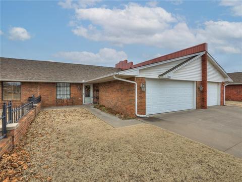 1520 E Proctor Ave, Weatherford, OK 73096 photo 1