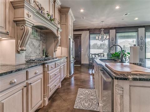 138 E Ranchwood Dr, Moore, OK 73160 photo 10