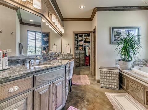 138 E Ranchwood Dr, Moore, OK 73160 photo 18