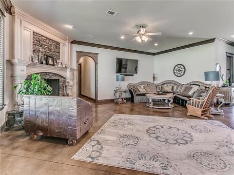 138 E Ranchwood Dr, Moore, OK 73160 photo 4