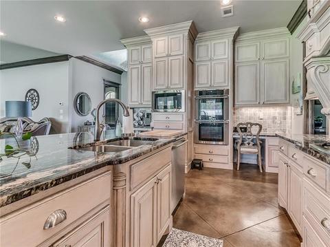 138 E Ranchwood Dr, Moore, OK 73160 photo 8
