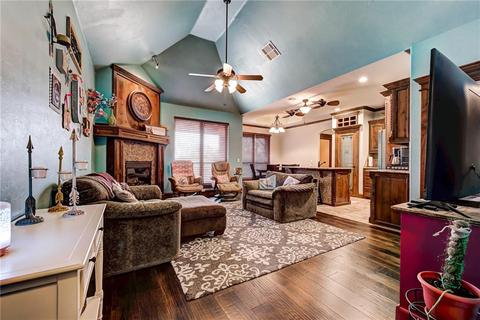 2900 Brookstone Ct, Moore, OK 73160 photo 4