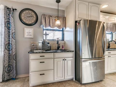 148 E Vail Dr, Yukon, OK 73099 photo 4