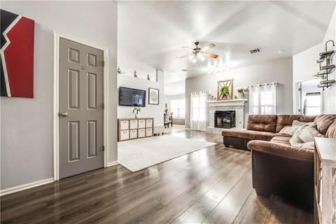 4100 Notting Hill Dr, Moore, OK 73160 photo 3