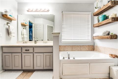 4100 Notting Hill Dr, Moore, OK 73160 photo 23
