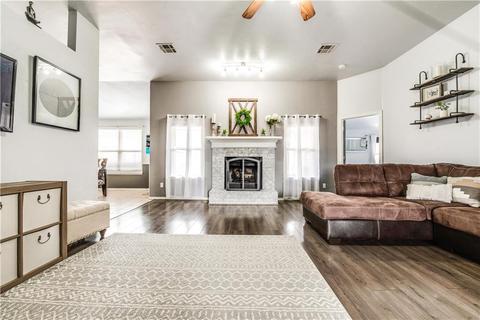 4100 Notting Hill Dr, Moore, OK 73160 photo 2