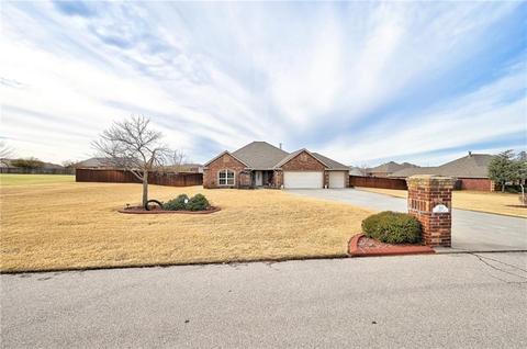 601 Colbert St, Tuttle, OK 73089 photo 2