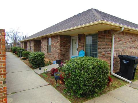 305 NE 3rd St, Moore, OK 73160 photo 1