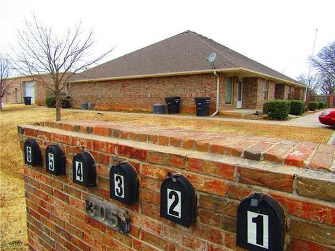 305 NE 3rd St, Moore, OK 73160 photo 3