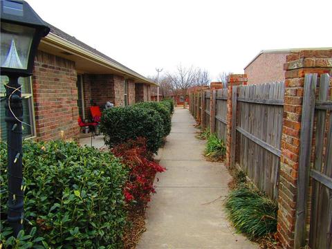 305 NE 3rd St, Moore, OK 73160 photo 12
