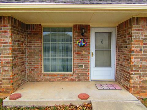 305 NE 3rd St, Moore, OK 73160 photo 2