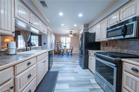 906 E Circle Dr, Broken Bow, OK 74728 photo 13
