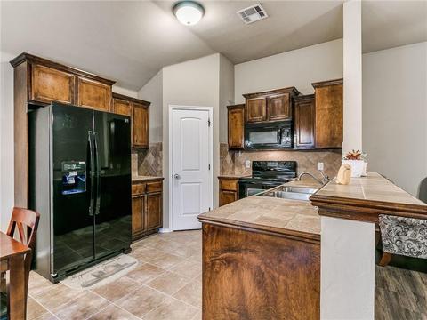 517 Apple Tree Ln, Moore, OK 73160 photo 7