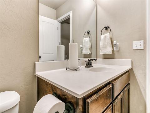 517 Apple Tree Ln, Moore, OK 73160 photo 25