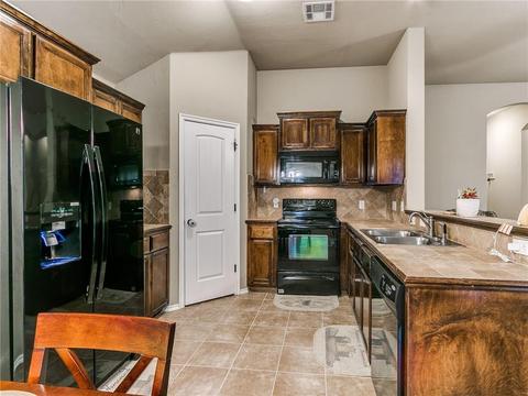 517 Apple Tree Ln, Moore, OK 73160 photo 8