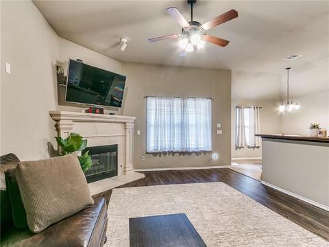 517 Apple Tree Ln, Moore, OK 73160 photo 3
