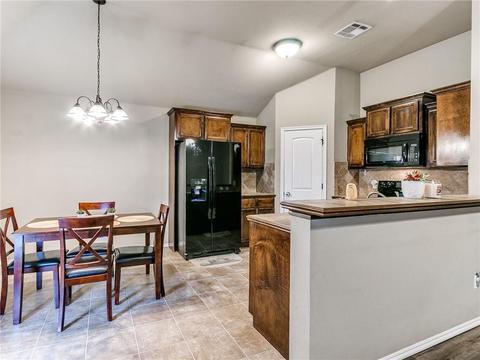 517 Apple Tree Ln, Moore, OK 73160 photo 6