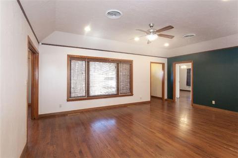 1502 W Modelle, Clinton, OK 73601 photo 4