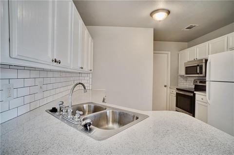 1504 Westmore Dr, Moore, OK 73170 photo 9