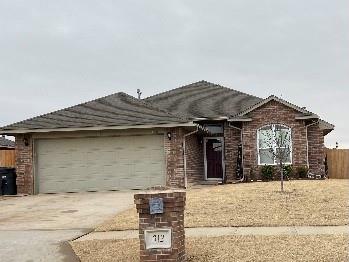 612 Manhattan Dr, Moore, OK 73160 photo 1
