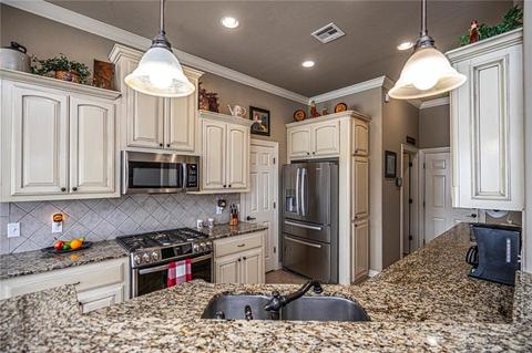 4604 Riverside Dr, Tuttle, OK 73089 photo 3