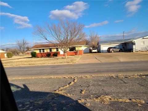 1216 N Thomas St, Altus, OK 73521 photo 1