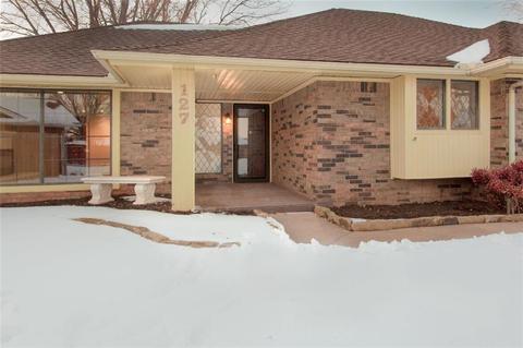 127 Regency Dr, Clinton, OK 73601 photo 2