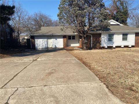 1214 E Independence St, Shawnee, OK 74804 photo 3
