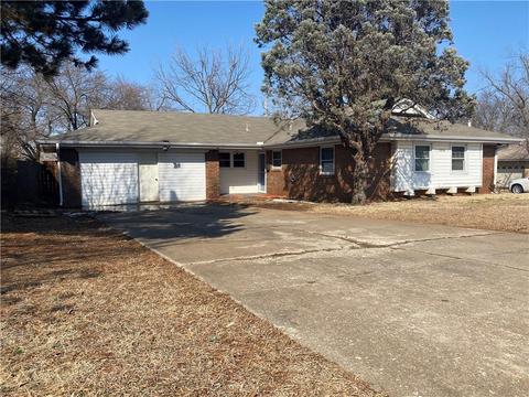 1214 E Independence St, Shawnee, OK 74804 photo 2