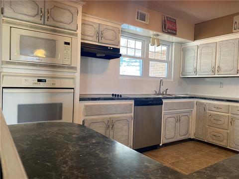 1214 E Independence St, Shawnee, OK 74804 photo 8