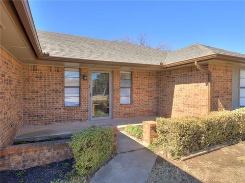 1313 Smoking Tree St, Moore, OK 73160 photo 4