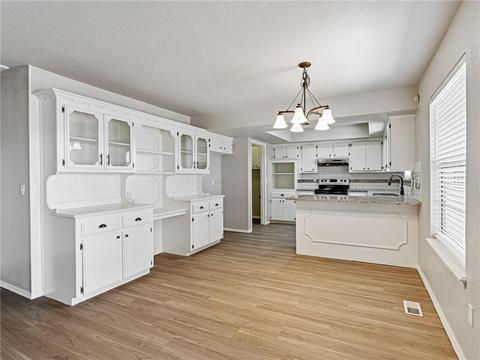1313 Smoking Tree St, Moore, OK 73160 photo 9
