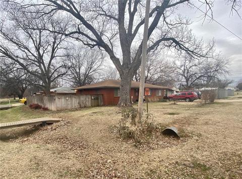 1211 7th St, Ryan, OK 73565 photo 2
