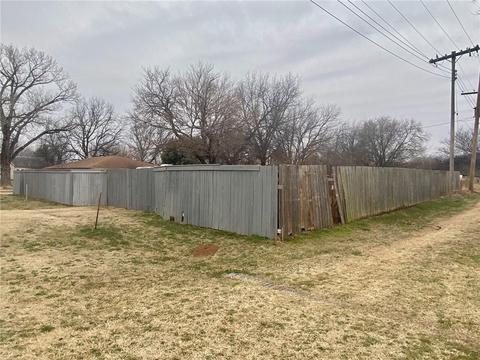 1211 7th St, Ryan, OK 73565 photo 3