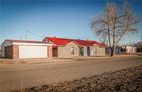 102 N Oak Ave, Erick, OK 73645 photo 1
