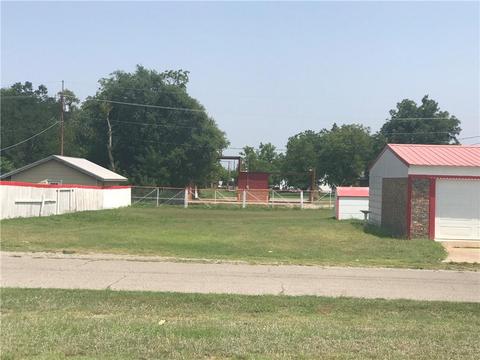 102 N Oak Ave, Erick, OK 73645 photo 17
